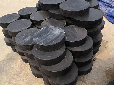 独山子板式橡胶支座由若干层橡胶片与薄钢板经加压硫化